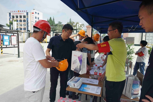 公司副總經(jīng)理吳韶斌在麗水市“安全生產(chǎn)月”建筑施工安全質量工作現(xiàn)場會暨應急救援演練觀摩會上交流發(fā)言